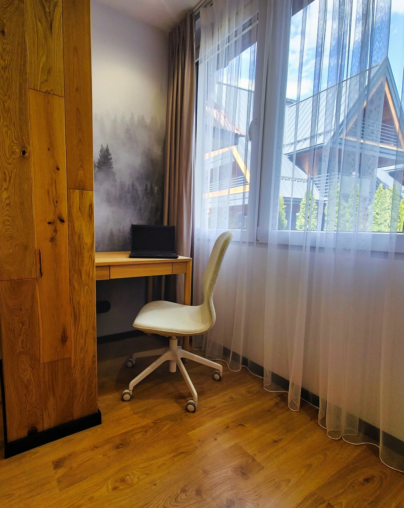 Miejsce do pracy z szybkim Wi‑Fi w apartamencie Mountain Lotus